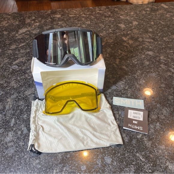 NEW! Smith Squad Snow Goggles Black ChromaPop Sun Platinum Mirror /Yellow Lens - Picture 1 of 8